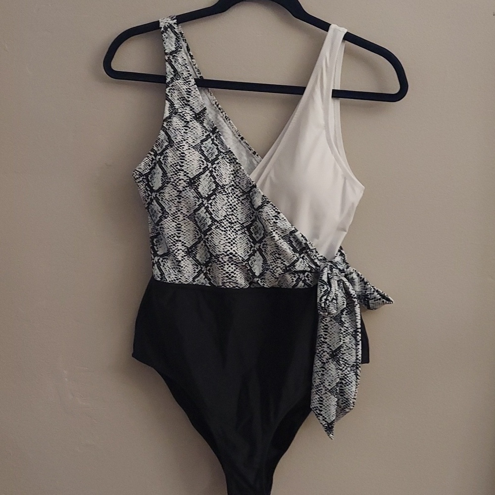 CUPSHE M Summer Seaside Surplice One Piece Snakeskin Pattern Swimsuit M Beachy - Picture 4 of 12